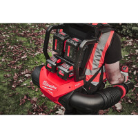 M18 FUEL™ Akku-Rucksackgebläse, mit 4x 12.0 Ah Ak